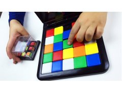 Společenská hra pro 2 - Rubikova kostka 7