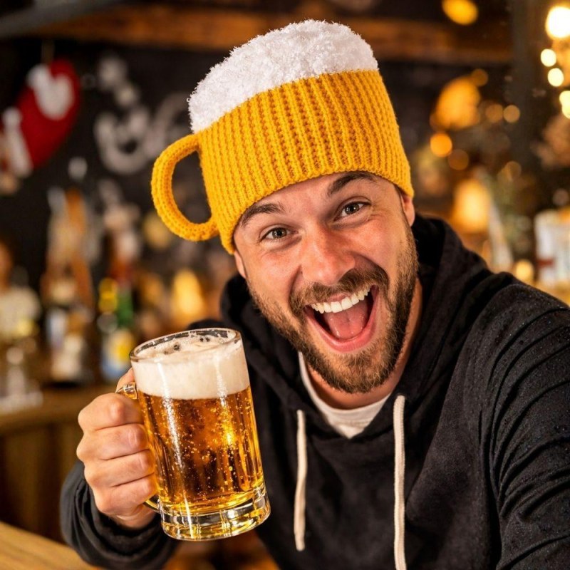 Pletená čepice - půllitr s&nbsp;uchem - Dárky