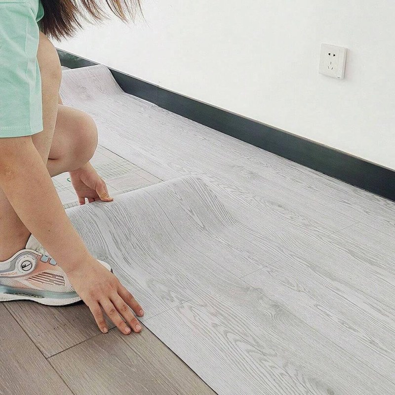 Samolepicí fólie na podlahu 200x60 cm - šedé dřevo