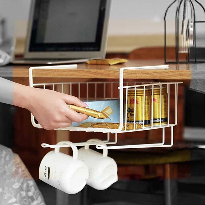 Závěsný kovový košík s&nbsp;háčky - bílý - Dárky