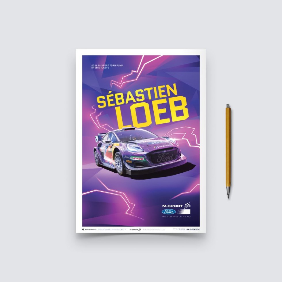 Automobilist Posters | M-Sport - Ford Puma Hybrid Rally1 - Sébastien Loeb - 2022, Mini Edition, 21 x 30 cm - Další zboží F1 Plakáty