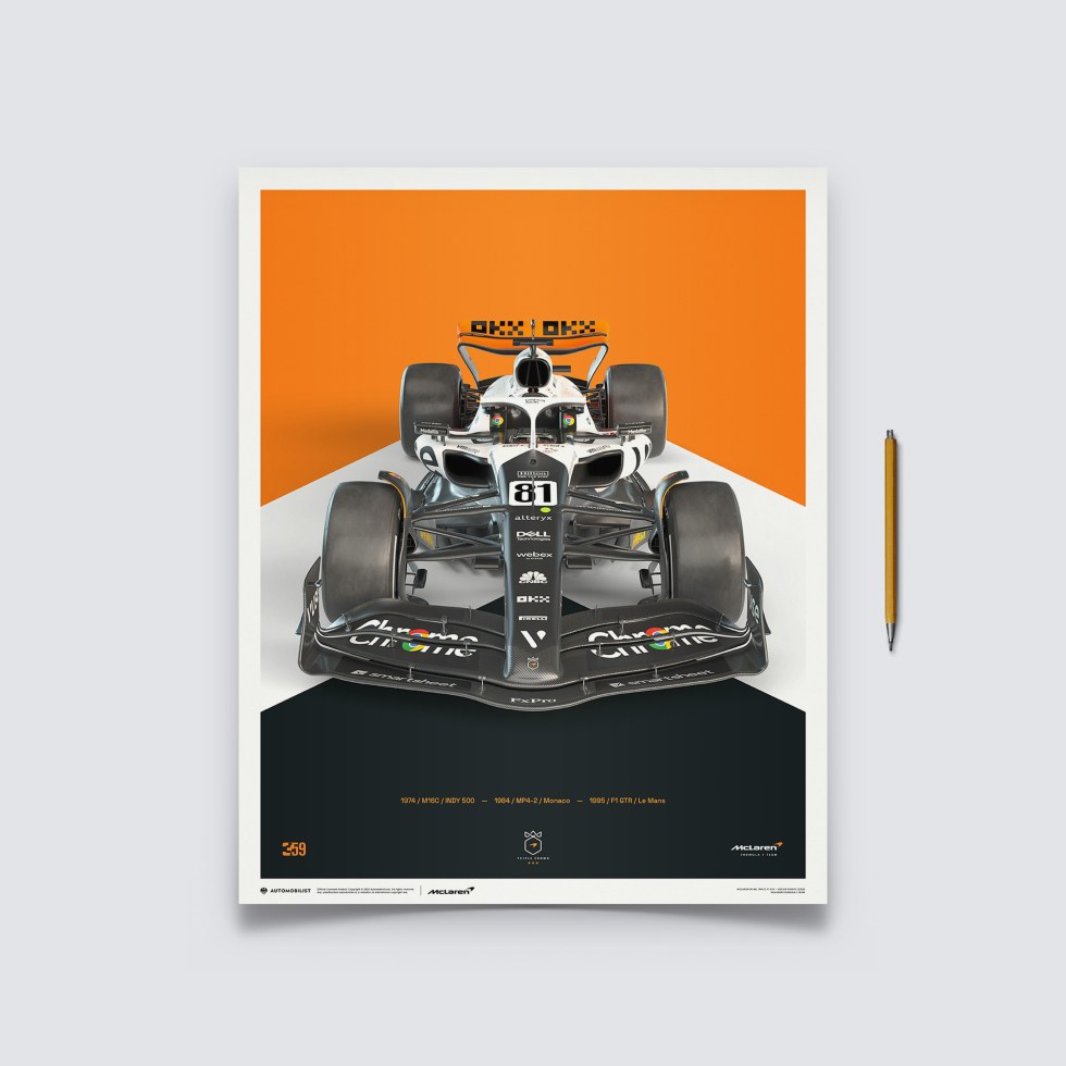 Automobilist Posters | McLaren Formula 1 Team - Oscar Piastri - The Triple Crown Livery - 60th Anniversary - 2023, Medium, 40 x 50 cm - Další zboží F1 Plakáty
