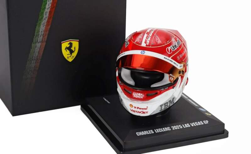 Modely aut a&nbsp;motorek model přilby 1:5 Charles Leclerc - SF Las Vegas 2025 - Modely aut a&nbsp;motorek