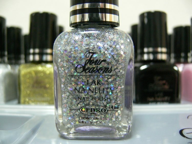 Four Seasons Lak na nehty FS odstín 61 glitterový lak 14 ml