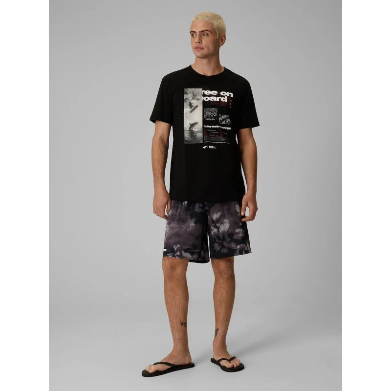 Pánské plážové šortky typu boardshorts s filtrem UPF50+ značky 4F, model 4FRSS26UBDSM267-90A