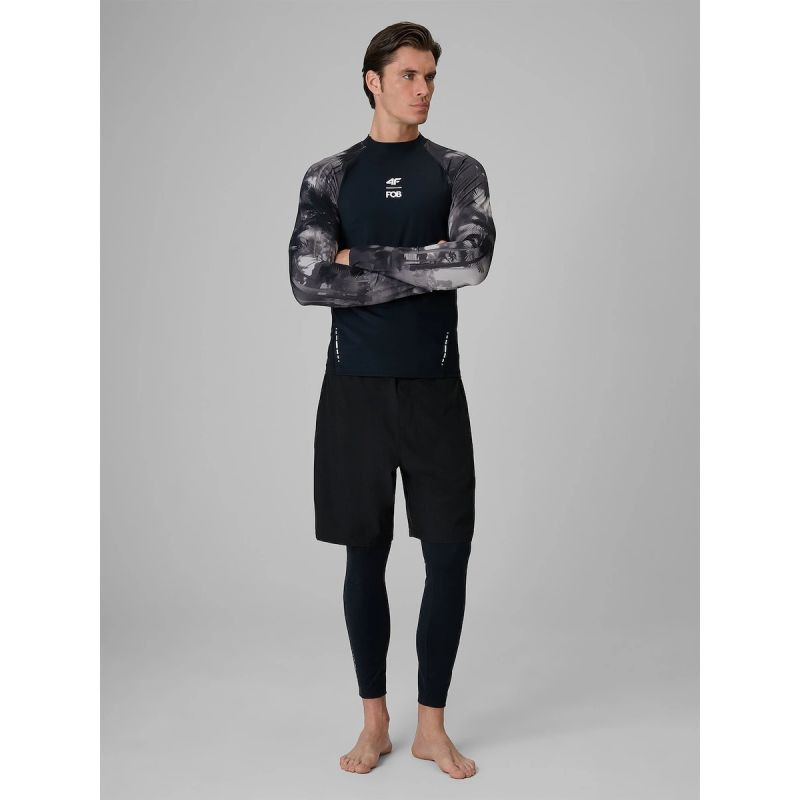 Pánské plážové šortky typu boardshorts s&nbsp;filtrem UPF50+ značky 4F, model 4FRSS26UBDSM256-20S