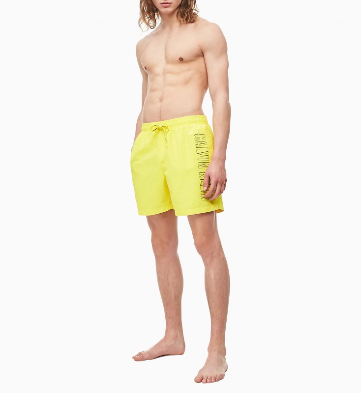 Pánské plavecké šortky KM0KM00381-ZAM žlutá - Calvin Klein - Pánské oblečení plavky