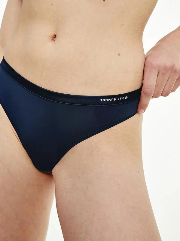Dámské tanga UW0UW03259 - DW5 - Černá - Tommy Hilfiger - Dámské spodní prádlo kalhotky a&nbsp;tanga tanga