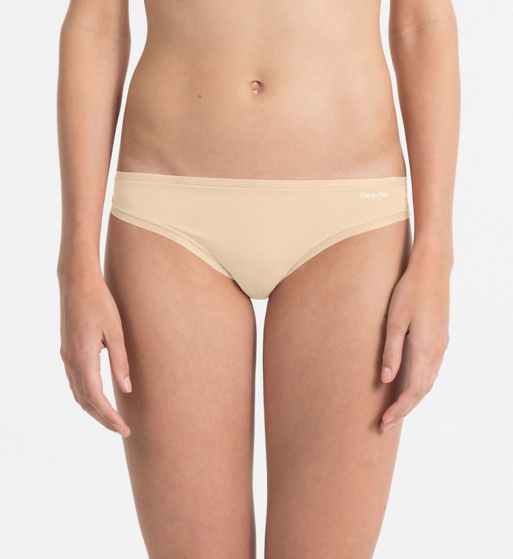 Tanga QF1666E tělová - Calvin Klein - Dámské spodní prádlo tanga