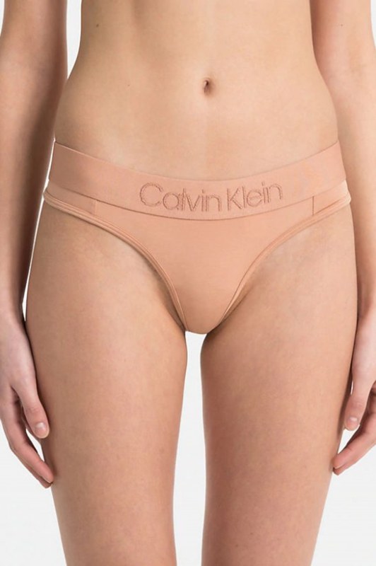 Dámské tanga QF4942E-YUT tělová - Calvin Klein - Dámské spodní prádlo tanga