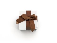 Beneto Exclusive Bílá dárková krabička s hnědou stužkou KP9-5