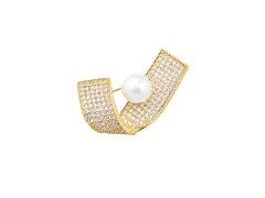 JwL Luxury Pearls Třpytivá pozlacená brož s&nbsp;pravou perlou a&nbsp;zirkony JL0878