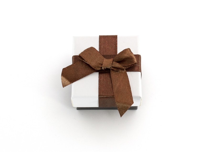 Beneto Exclusive Bílá dárková krabička s hnědou stužkou KP9-5 - Dárkové krabičky na šperky Krabičky na šperky Krabičky na šperky - malé