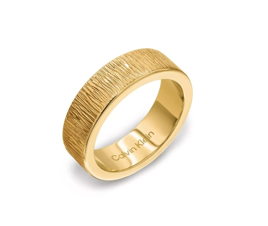 Calvin Klein Pozlacený prsten pro ženy Sophisticated Texture 35001024 58 mm - Prsteny Prsteny bez kamínku