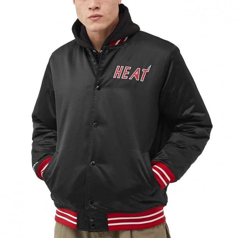 Mitchell & Ness NBA Heavyweight Satin Jacket Miami Heat M OJBF3413-MHEYYPPPBLCK pánské provedení - Pro muže bundy a vesty